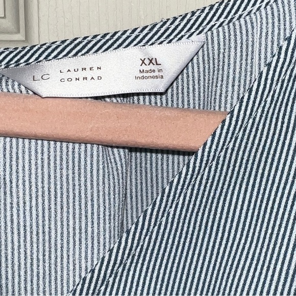 Lauren Conrad short “puff” sleeve, striped v-neck blouse, XXL, blue and white - Picture 2 of 3